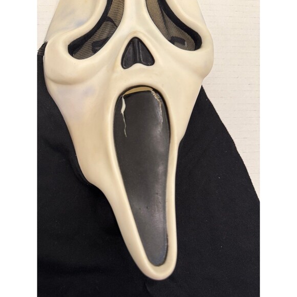 Scream Ghost Face Easter Unlimited Inc. Vintage Halloween Mask - Picture 3 of 7